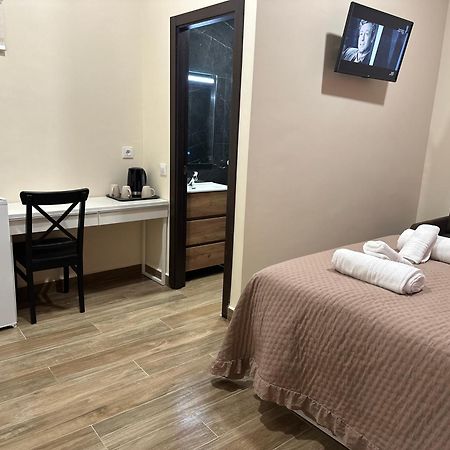 Hostal “ Infantas” 马德里 外观 照片