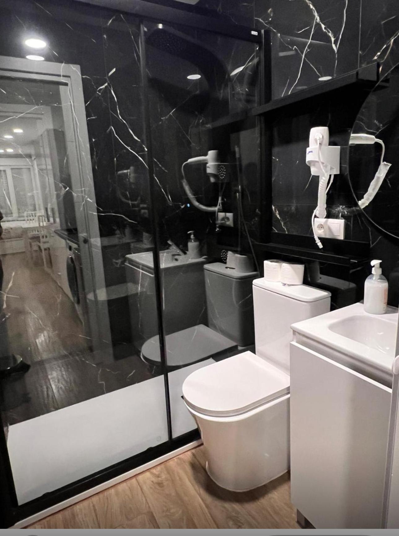 Hostal “ Infantas” 马德里 外观 照片